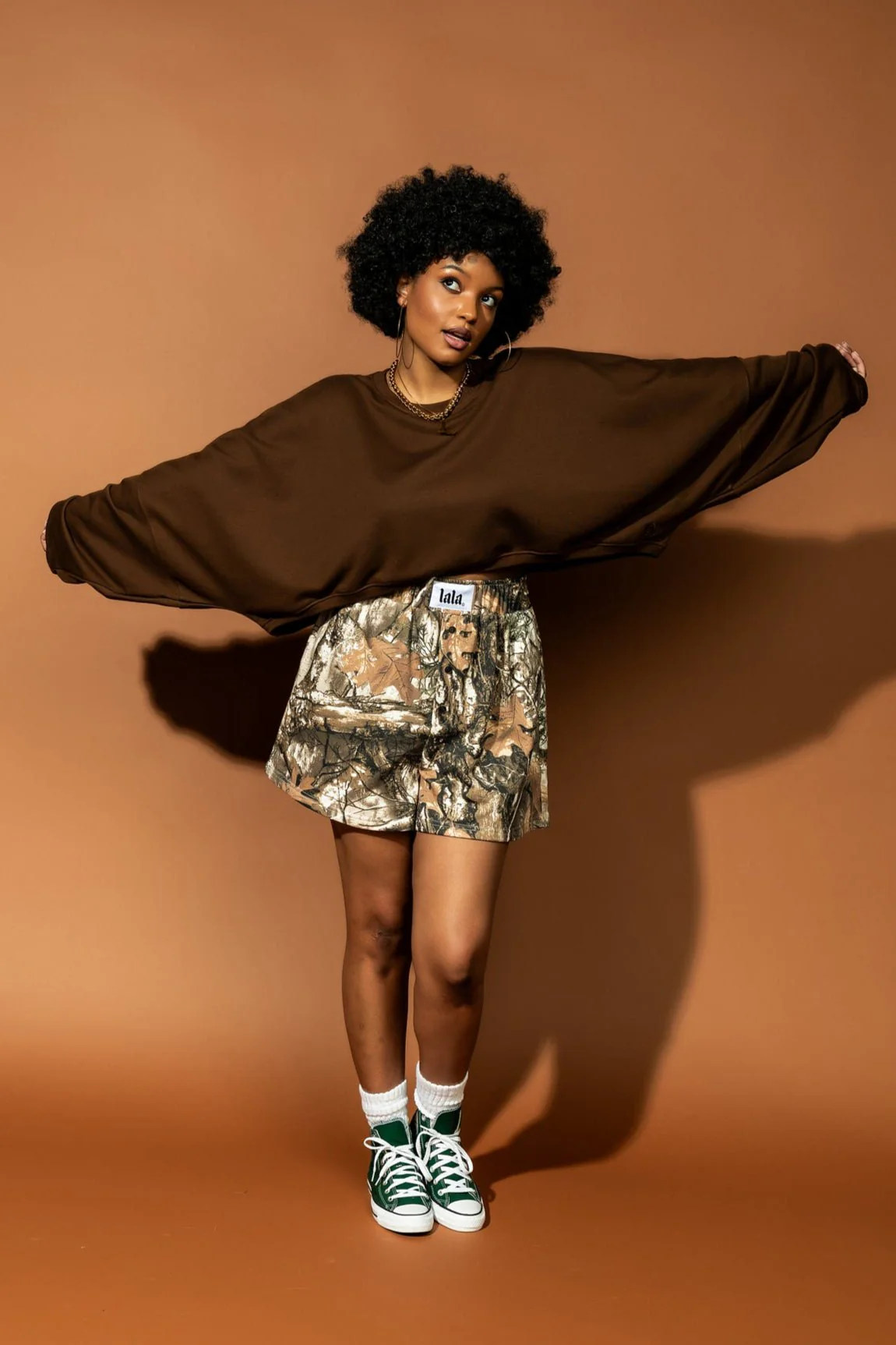 Brat Cropped Pullover in Chocolate Brown